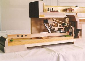 Detailansicht der Mechanik eines modernen Flügels